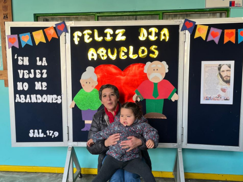 El Jardín Infantil Fabiola celebró a los abuelitos con mucho cariño