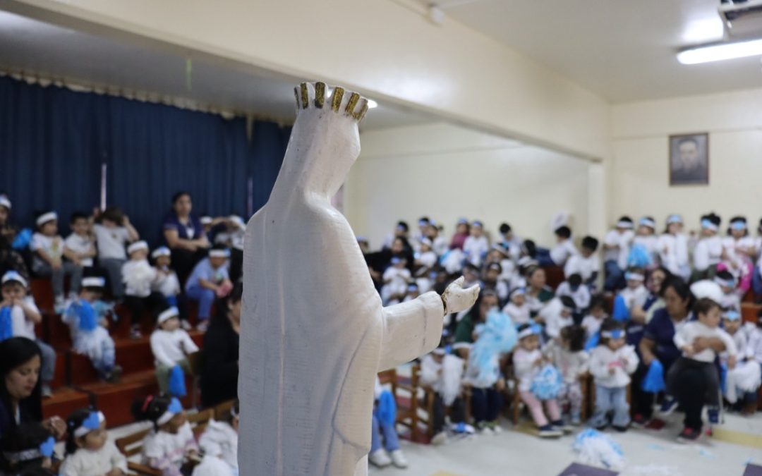 Jardín Fabiola dio inicio al Mes de María