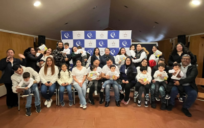 Niños y niñas de Sala Cuna Mayor reciben su Primera Biblia
